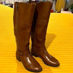 Brown boots never worn size 7